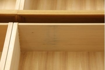 婚礼箪笥を綺麗に再生!高品質リペアを施し、ワントーン落ち着いた色に着色仕上げ。