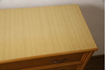 婚礼箪笥を綺麗に再生!高品質リペアを施し、ワントーン落ち着いた色に着色仕上げ。