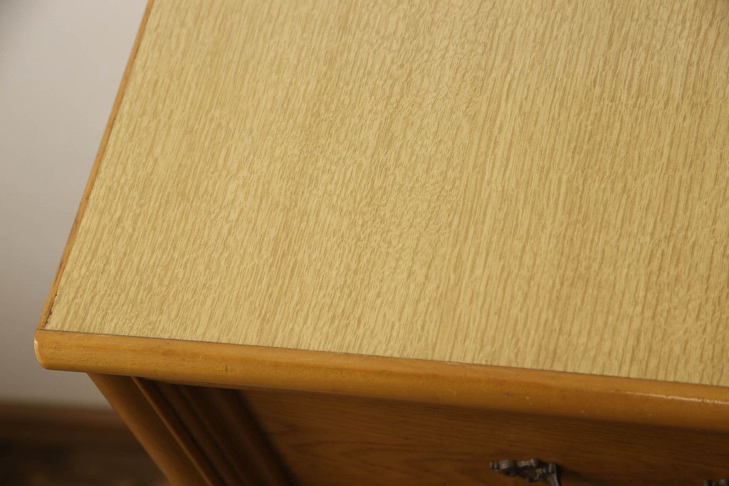 婚礼箪笥を綺麗に再生!高品質リペアを施し、ワントーン落ち着いた色に着色仕上げ。