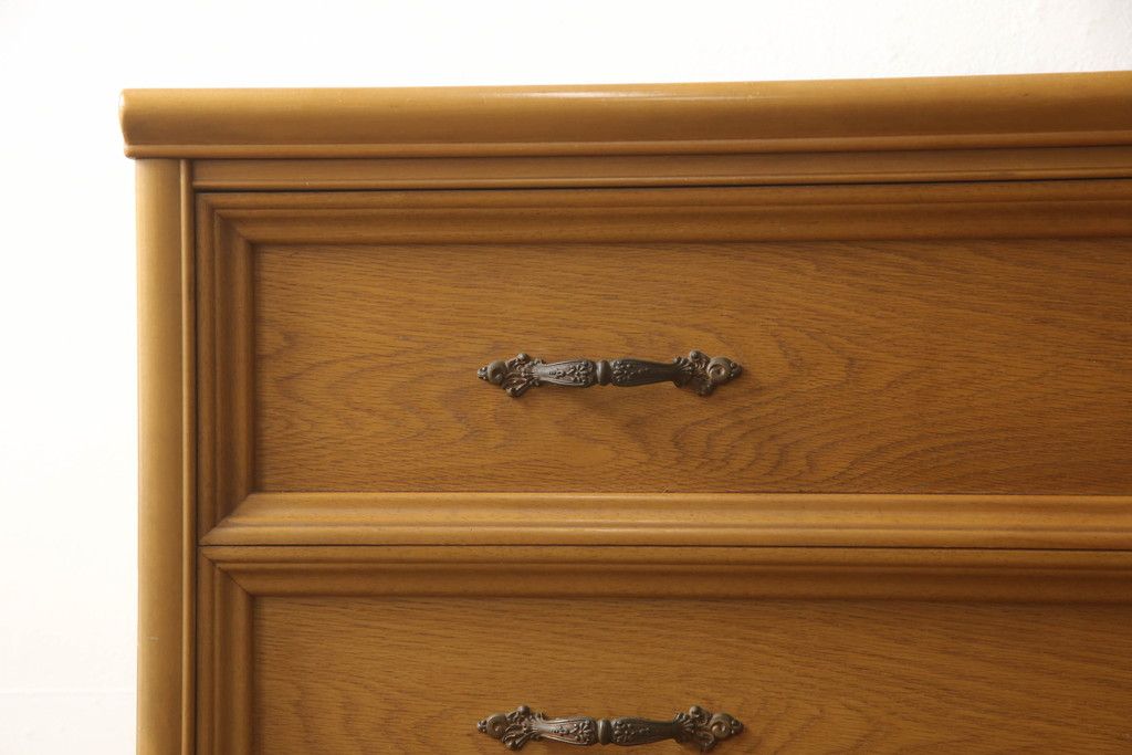 婚礼箪笥を綺麗に再生!高品質リペアを施し、ワントーン落ち着いた色に着色仕上げ。