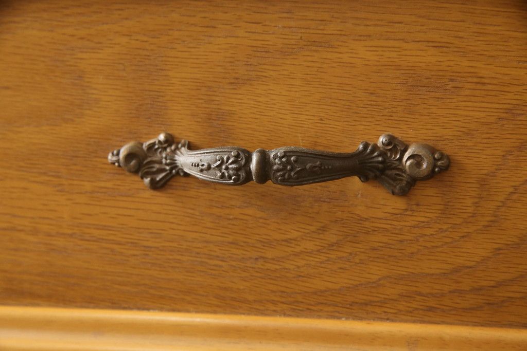 婚礼箪笥を綺麗に再生!高品質リペアを施し、ワントーン落ち着いた色に着色仕上げ。