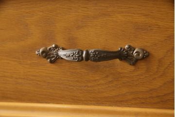 婚礼箪笥を綺麗に再生!高品質リペアを施し、ワントーン落ち着いた色に着色仕上げ。