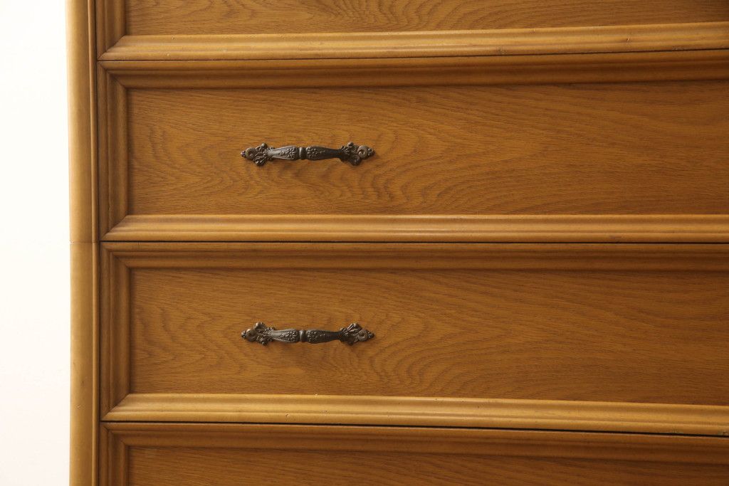 婚礼箪笥を綺麗に再生!高品質リペアを施し、ワントーン落ち着いた色に着色仕上げ。