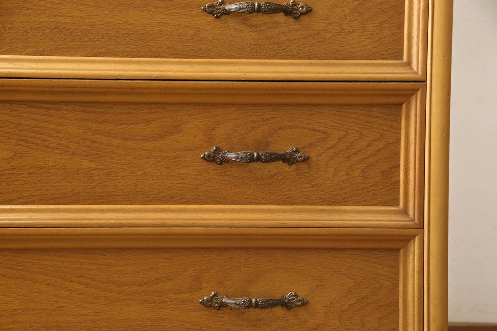 婚礼箪笥を綺麗に再生!高品質リペアを施し、ワントーン落ち着いた色に着色仕上げ。