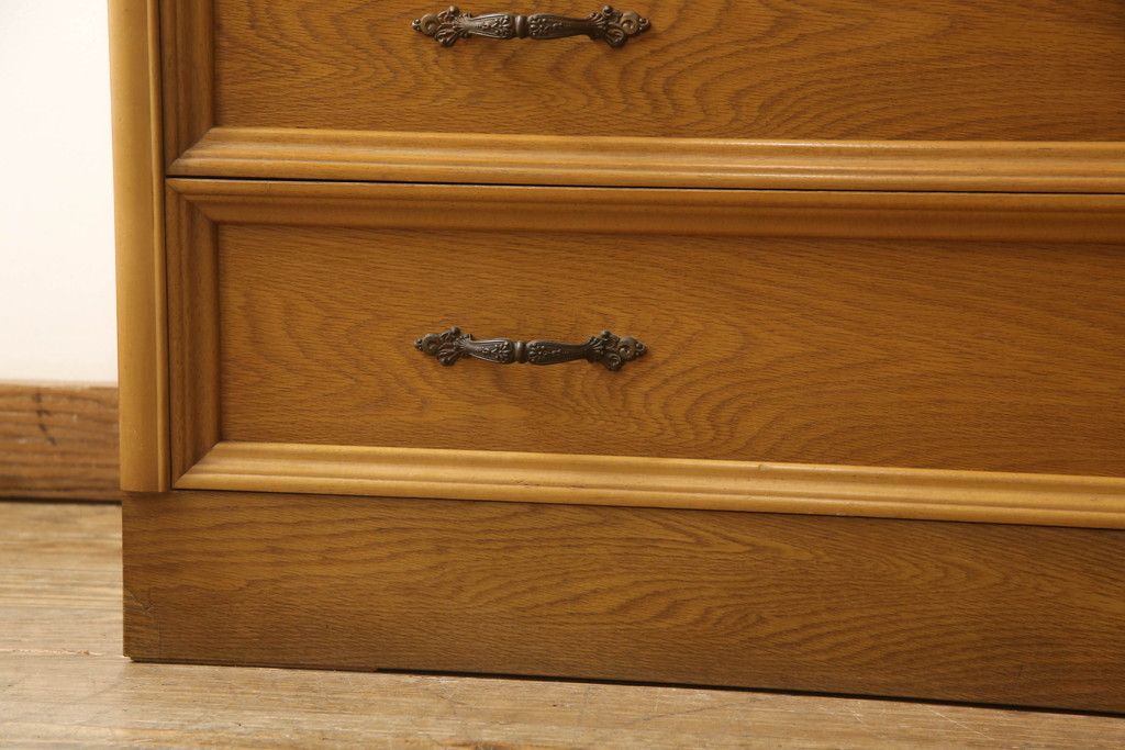 婚礼箪笥を綺麗に再生!高品質リペアを施し、ワントーン落ち着いた色に着色仕上げ。