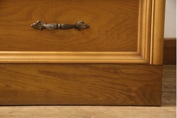 婚礼箪笥を綺麗に再生!高品質リペアを施し、ワントーン落ち着いた色に着色仕上げ。