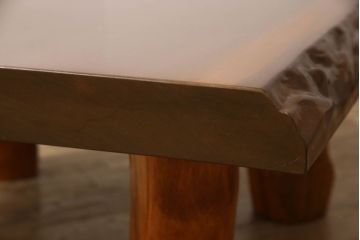 座卓を希望の大きさにリメイク!正方形の天板になるようリサイズし、脚を移設。切断面は本体の色に合わせて着色仕上げ。
