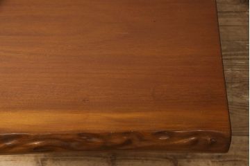 座卓を希望の大きさにリメイク!正方形の天板になるようリサイズし、脚を移設。切断面は本体の色に合わせて着色仕上げ。