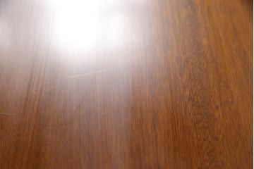 座卓を希望の大きさにリメイク!正方形の天板になるようリサイズし、脚を移設。切断面は本体の色に合わせて着色仕上げ。