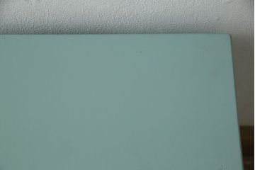 収納ベンチをリメイク!奥行きを小さくリサイズし、強度を確保。天板下に収納を設け、ブルーグレーにペイント仕上げ。