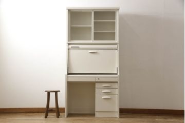 デスクをペイントリメイク!高品質リペアを施し、鍵をシリンダー錠に交換。アンティークホワイトにペイント仕上げ。