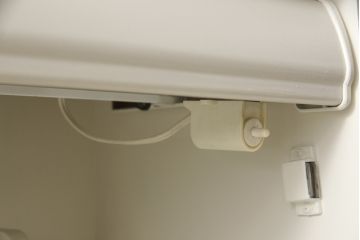 デスクをペイントリメイク!高品質リペアを施し、鍵をシリンダー錠に交換。アンティークホワイトにペイント仕上げ。