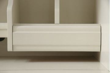 デスクをペイントリメイク!高品質リペアを施し、鍵をシリンダー錠に交換。アンティークホワイトにペイント仕上げ。