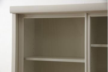 デスクをペイントリメイク!高品質リペアを施し、鍵をシリンダー錠に交換。アンティークホワイトにペイント仕上げ。