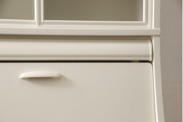 デスクをペイントリメイク!高品質リペアを施し、鍵をシリンダー錠に交換。アンティークホワイトにペイント仕上げ。