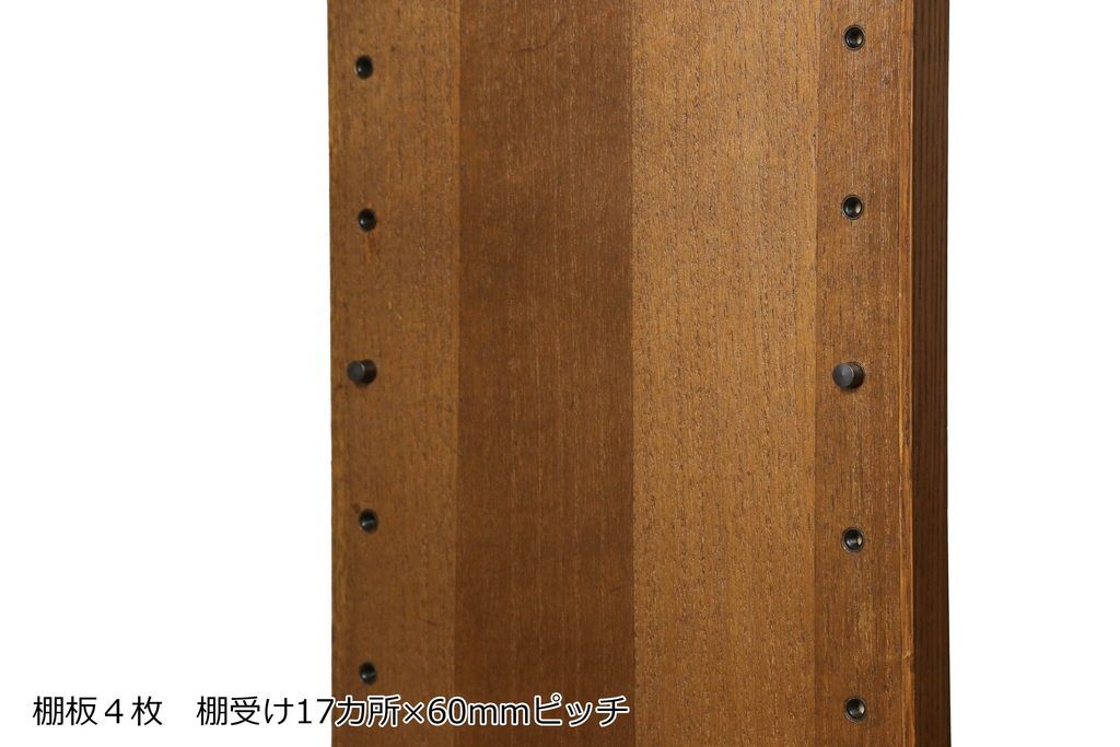 ワードローブを2台の本棚にリメイク!奥行きを2等分し、天板を取り付け。それぞれ可動棚を追加し、明るめの茶色に塗装仕上げ。