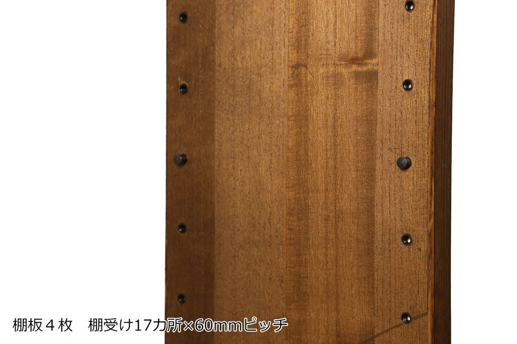 ワードローブを2台の本棚にリメイク!奥行きを2等分し、天板を取り付け。それぞれ可動棚を追加し、明るめの茶色に塗装仕上げ。