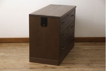 桐箪笥を着色リメイク!ヒノキ無垢材の天板を取り付け、取っ手を交換。オーク系で着色仕上げ。