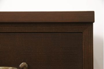 桐箪笥を着色リメイク!ヒノキ無垢材の天板を取り付け、取っ手を交換。オーク系で着色仕上げ。