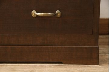 桐箪笥を着色リメイク!ヒノキ無垢材の天板を取り付け、取っ手を交換。オーク系で着色仕上げ。