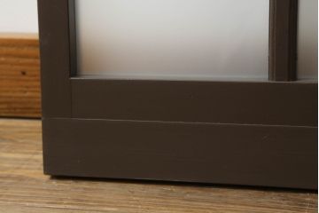ガラス窓の大きさをリメイク!高さと幅をリサイズし、すりガラス部分を新しいものに交換。ココアブラウンにペイント仕上げ。