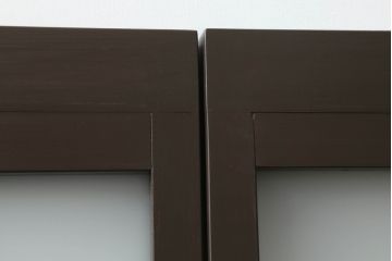 ガラス窓の大きさをリメイク!高さと幅をリサイズし、すりガラス部分を新しいものに交換。ココアブラウンにペイント仕上げ。