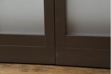 ガラス窓の大きさをリメイク!高さと幅をリサイズし、すりガラス部分を新しいものに交換。ココアブラウンにペイント仕上げ。