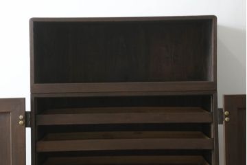 桐箪笥を綺麗に再生。高品質リペアを施し、上段引き戸の内棚引を撤去。チェス系に着色仕上げ。