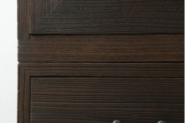 桐箪笥を綺麗に再生。高品質リペアを施し、上段引き戸の内棚引を撤去。チェス系に着色仕上げ。