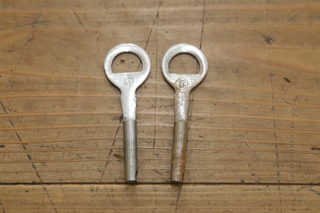 桐箪笥を綺麗に再生。高品質リペアを施し、上段引き戸の内棚引を撤去。チェス系に着色仕上げ。