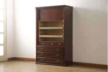 婚礼箪笥を小さくリメイク!高さと幅をリサイズし、観音扉の取り外しでより使いやすく。色ムラを綺麗にして仕上げ。