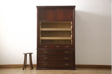 婚礼箪笥を小さくリメイク!高さと幅をリサイズし、観音扉の取り外しでより使いやすく。色ムラを綺麗にして仕上げ。