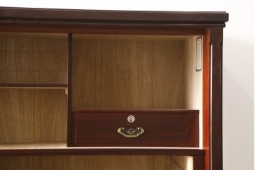 婚礼箪笥を小さくリメイク!高さと幅をリサイズし、観音扉の取り外しでより使いやすく。色ムラを綺麗にして仕上げ。