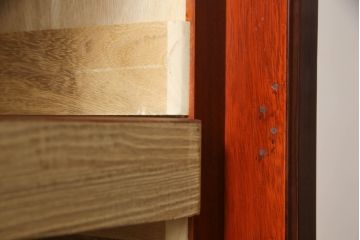 婚礼箪笥を小さくリメイク!高さと幅をリサイズし、観音扉の取り外しでより使いやすく。色ムラを綺麗にして仕上げ。