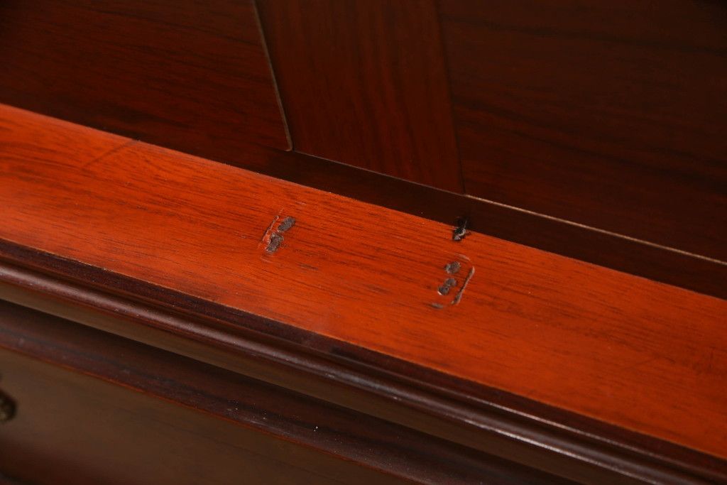 婚礼箪笥を小さくリメイク!高さと幅をリサイズし、観音扉の取り外しでより使いやすく。色ムラを綺麗にして仕上げ。