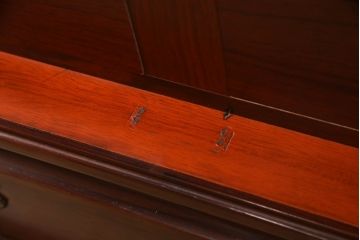 婚礼箪笥を小さくリメイク!高さと幅をリサイズし、観音扉の取り外しでより使いやすく。色ムラを綺麗にして仕上げ。