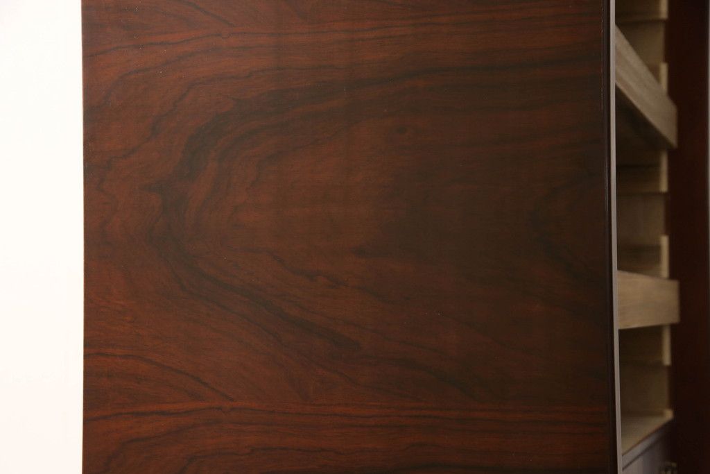 婚礼箪笥を小さくリメイク!高さと幅をリサイズし、観音扉の取り外しでより使いやすく。色ムラを綺麗にして仕上げ。