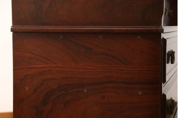 婚礼箪笥を小さくリメイク!高さと幅をリサイズし、観音扉の取り外しでより使いやすく。色ムラを綺麗にして仕上げ。