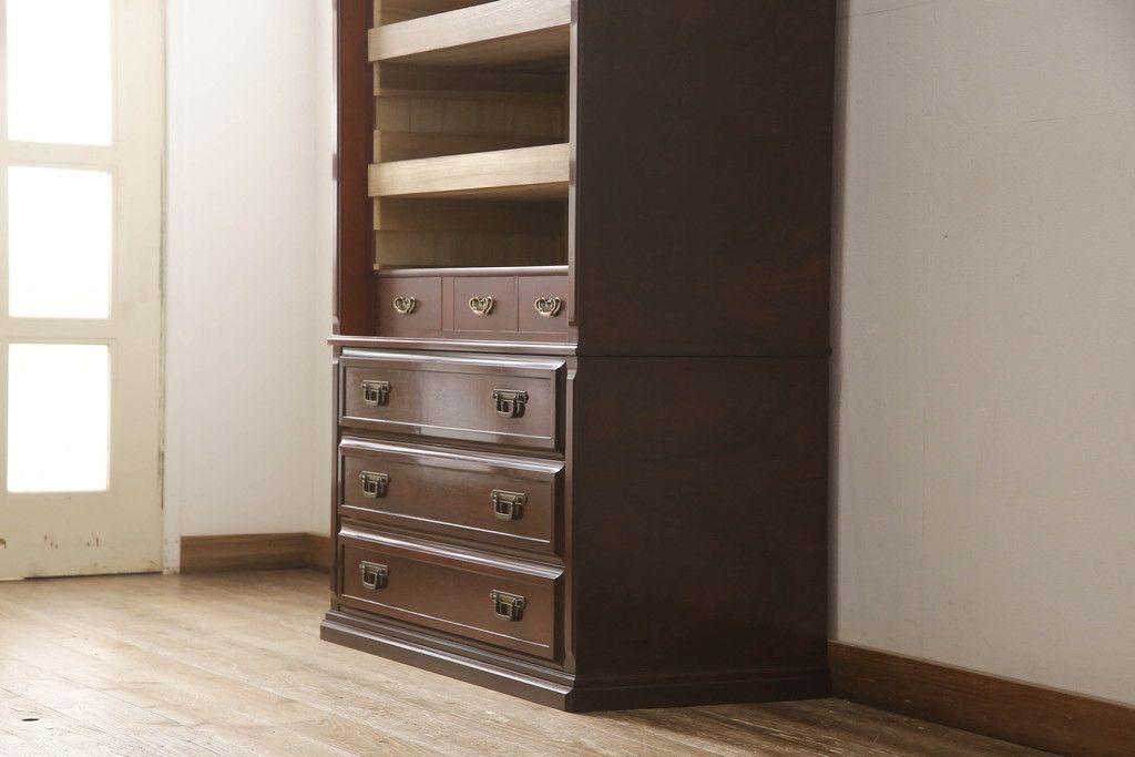 婚礼箪笥を小さくリメイク!高さと幅をリサイズし、観音扉の取り外しでより使いやすく。色ムラを綺麗にして仕上げ。