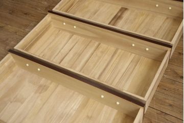 婚礼箪笥を小さくリメイク!高さと幅をリサイズし、観音扉の取り外しでより使いやすく。色ムラを綺麗にして仕上げ。