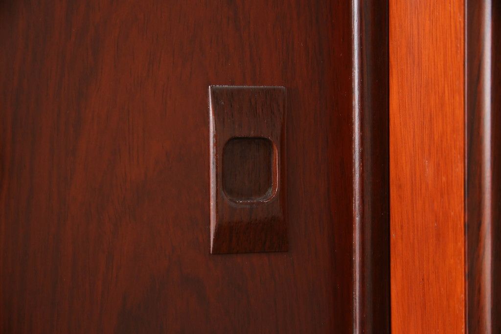 婚礼箪笥を小さくリメイク!高さと幅をリサイズし、観音扉の取り外しでより使いやすく。色ムラを綺麗にして仕上げ。