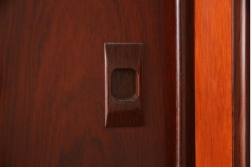 婚礼箪笥を小さくリメイク!高さと幅をリサイズし、観音扉の取り外しでより使いやすく。色ムラを綺麗にして仕上げ。