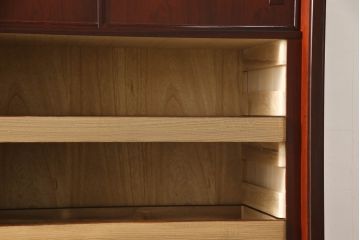 婚礼箪笥を小さくリメイク!高さと幅をリサイズし、観音扉の取り外しでより使いやすく。色ムラを綺麗にして仕上げ。