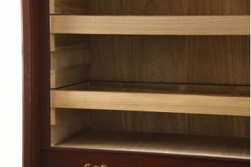 婚礼箪笥を小さくリメイク!高さと幅をリサイズし、観音扉の取り外しでより使いやすく。色ムラを綺麗にして仕上げ。