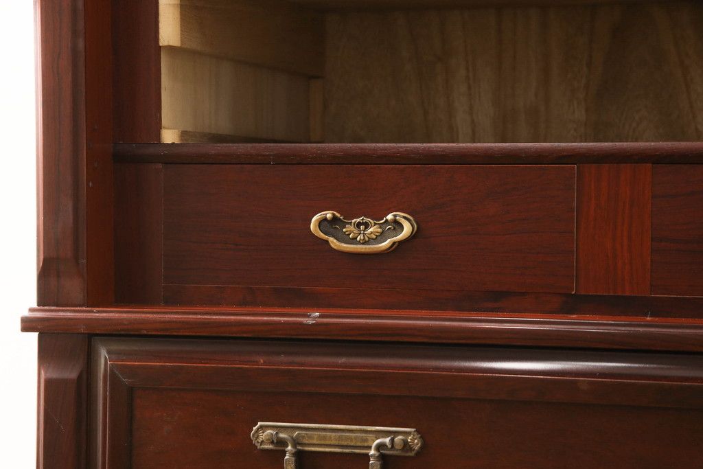 婚礼箪笥を小さくリメイク!高さと幅をリサイズし、観音扉の取り外しでより使いやすく。色ムラを綺麗にして仕上げ。