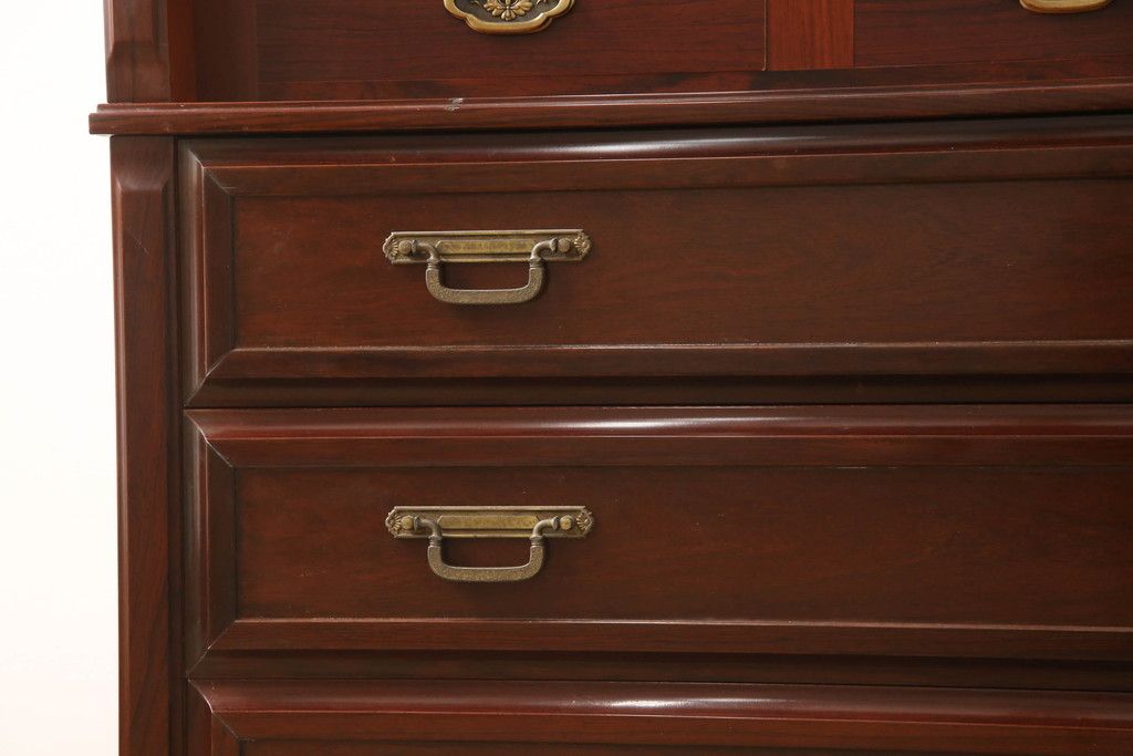 婚礼箪笥を小さくリメイク!高さと幅をリサイズし、観音扉の取り外しでより使いやすく。色ムラを綺麗にして仕上げ。