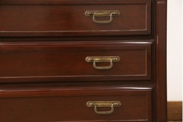 婚礼箪笥を小さくリメイク!高さと幅をリサイズし、観音扉の取り外しでより使いやすく。色ムラを綺麗にして仕上げ。