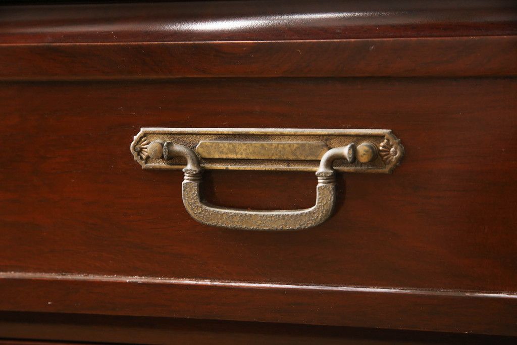 婚礼箪笥を小さくリメイク!高さと幅をリサイズし、観音扉の取り外しでより使いやすく。色ムラを綺麗にして仕上げ。