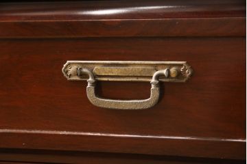 婚礼箪笥を小さくリメイク!高さと幅をリサイズし、観音扉の取り外しでより使いやすく。色ムラを綺麗にして仕上げ。