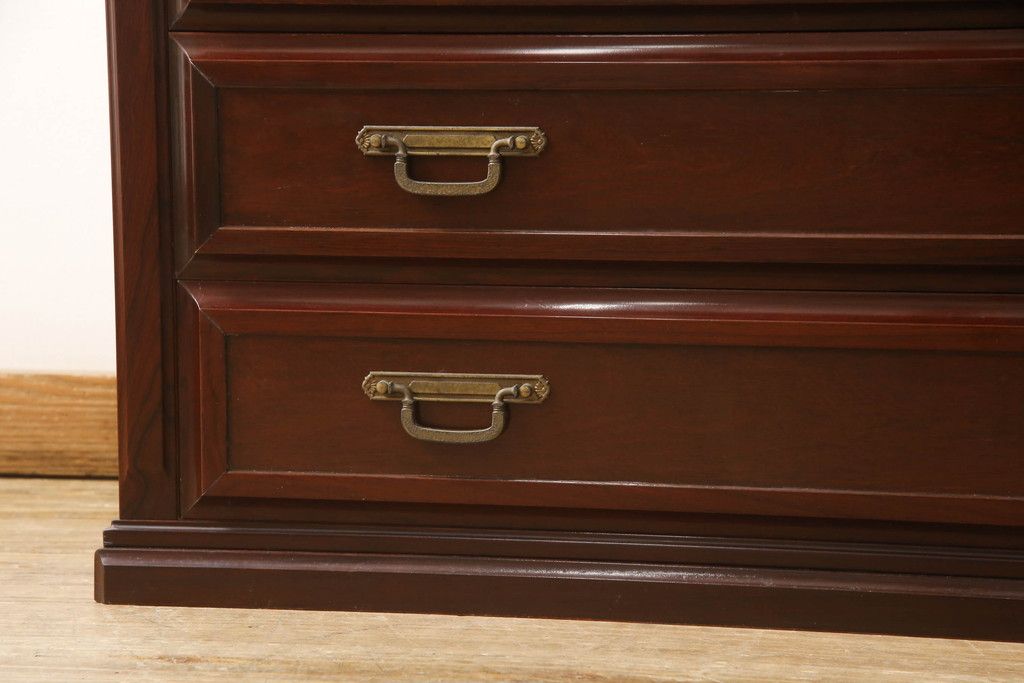 婚礼箪笥を小さくリメイク!高さと幅をリサイズし、観音扉の取り外しでより使いやすく。色ムラを綺麗にして仕上げ。